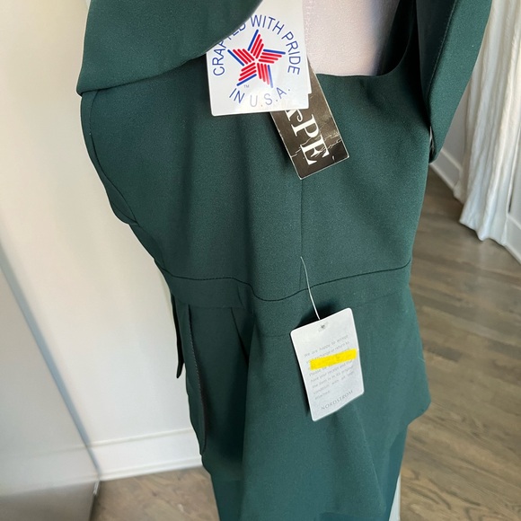 NWT. Xscape Off the Shoulder Scuba Crepe Column Gown. Size 16W - Picture 13 of 16